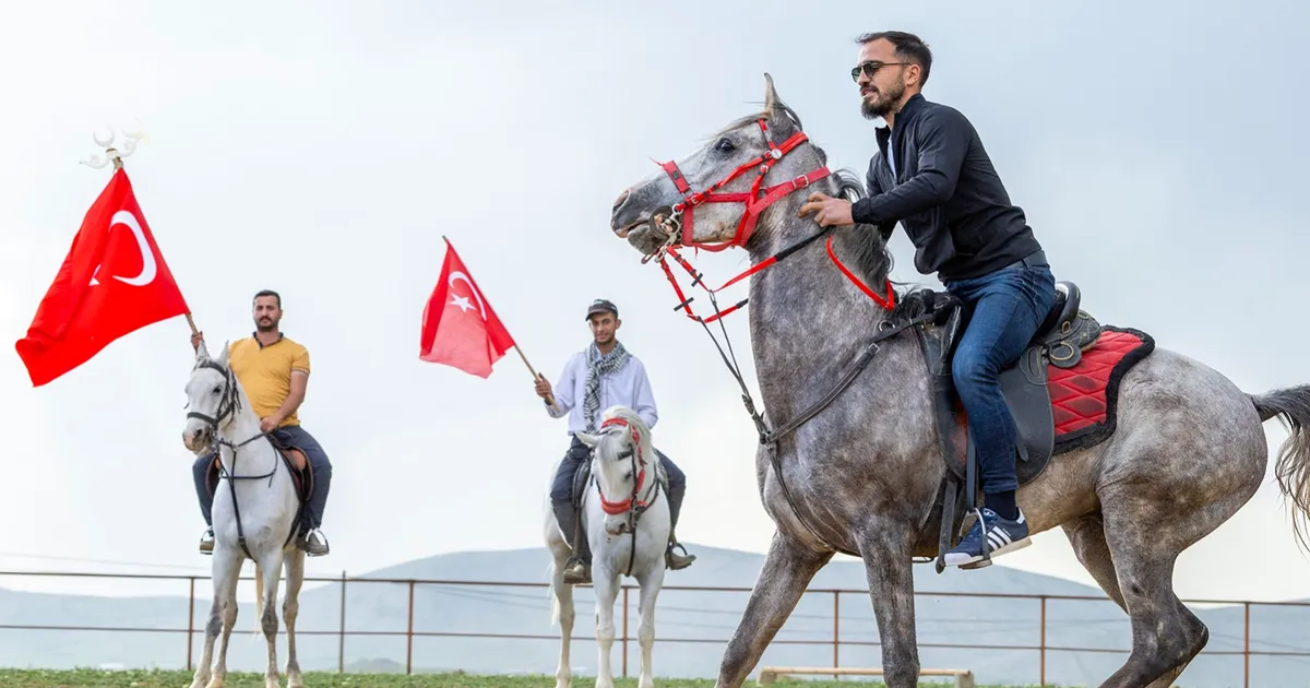 Anadolu Selçuklu Fotoğraf Derneği’nden atlı safari keyfi!