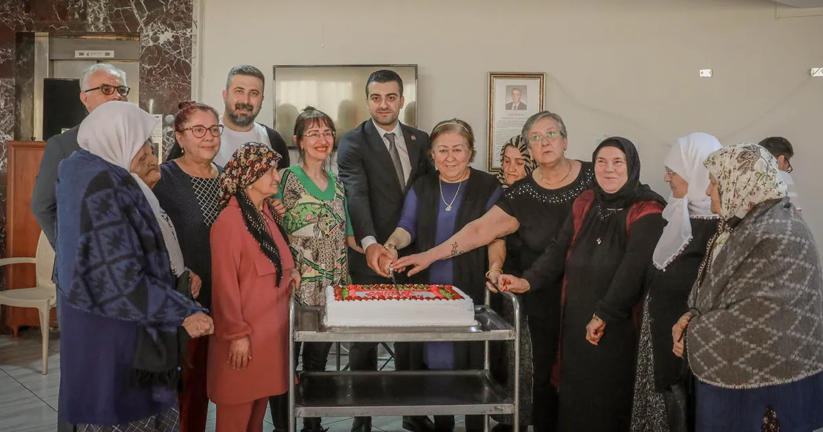 Ankara Keçiören’de huzurevi sakinlerine sürpriz ziyaret