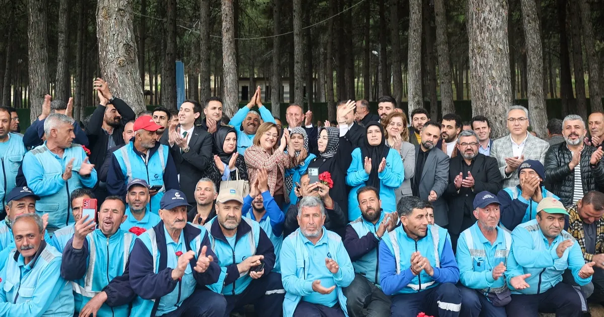 Başkan Şahin belediye çalışanlarıyla bir araya geldi