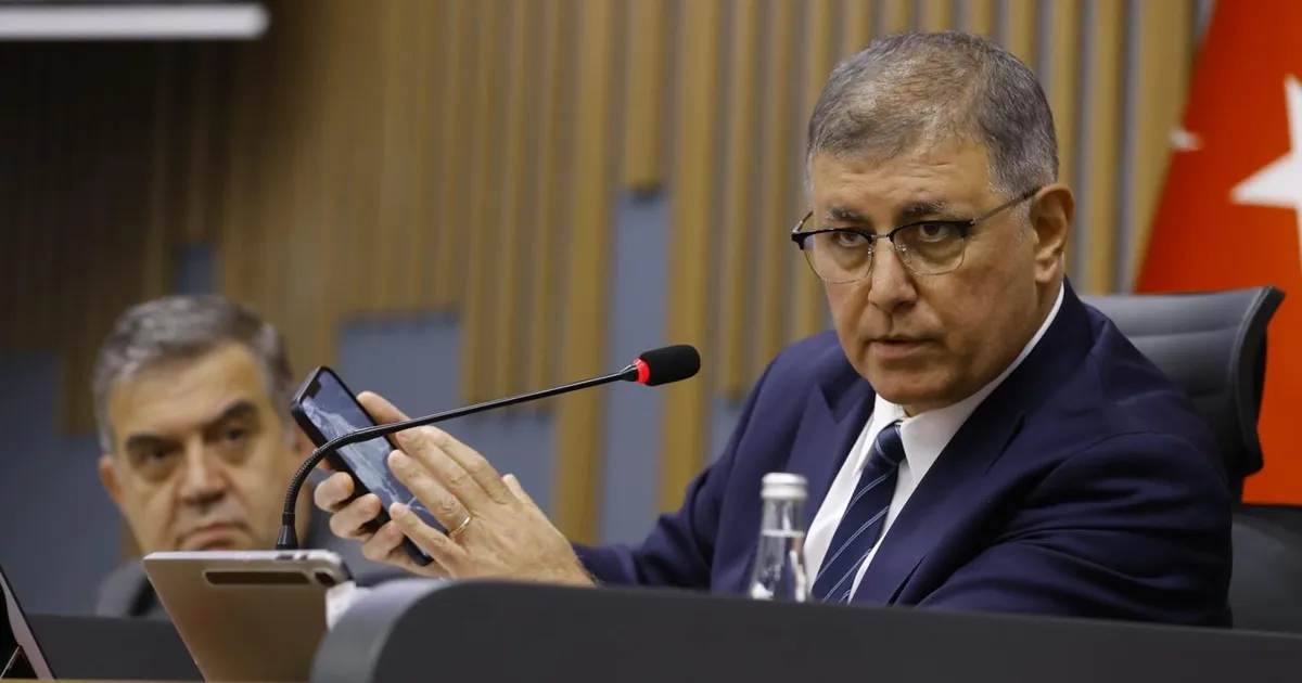 Başkan Tugay: Yetkiyi merkeze toplamak tarihi hata!