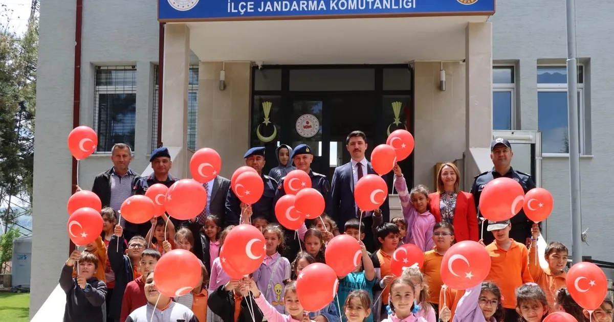 Bilecik Pazaryeri’nde 500 öğrenci Jandarma Komutanlığı’nda!