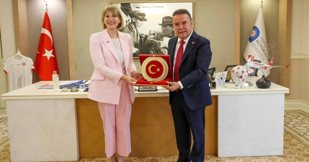 Birleşik Krallık Türkiye Büyükelçisi Başkan Muhittin Böcek’i ziyaret etti