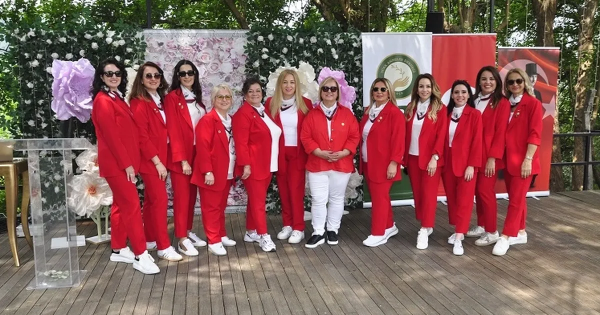 Bursa annelerden Anneler Günü defilesi