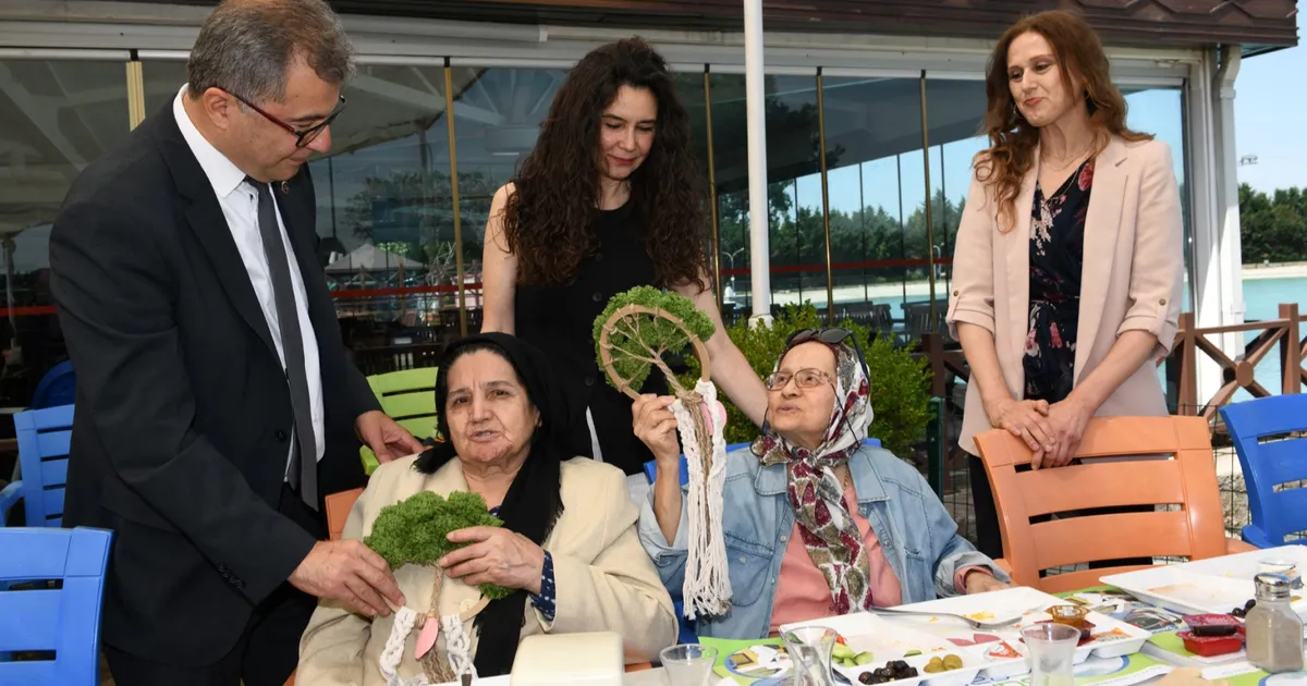 Bursa Osmangazi’de alzheimer hastaları için Anneler Günü kutlaması