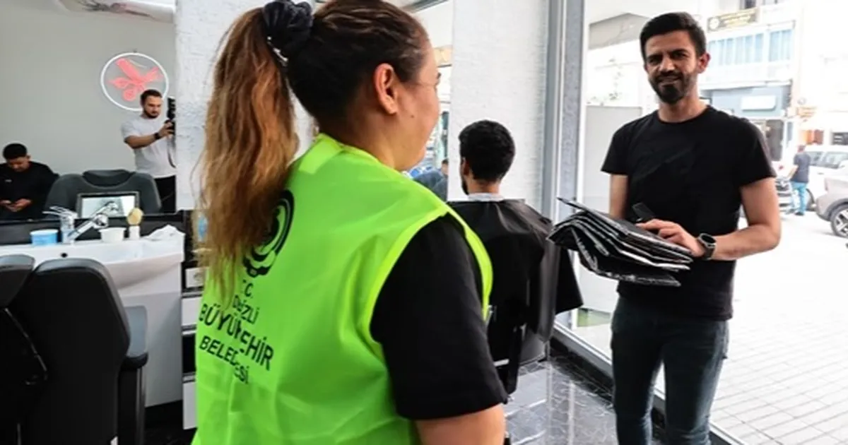 Denizli Büyükşehir berberlere penuar dağıtımına başladı