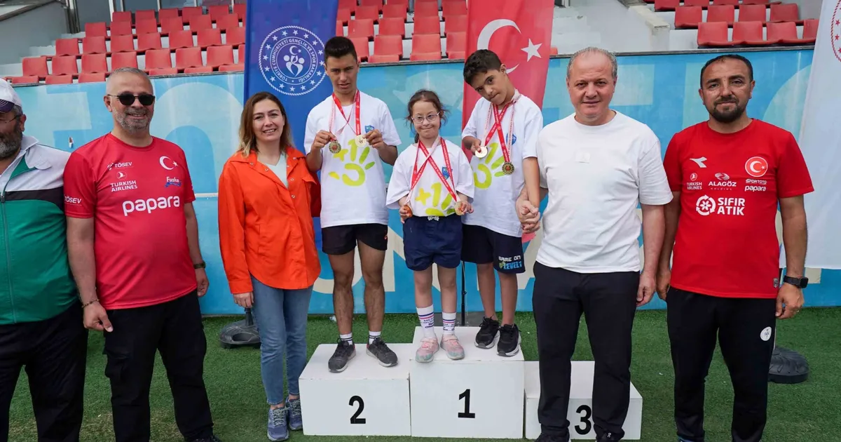DOSD Meram Spor Kulübüne madalya yağmuru