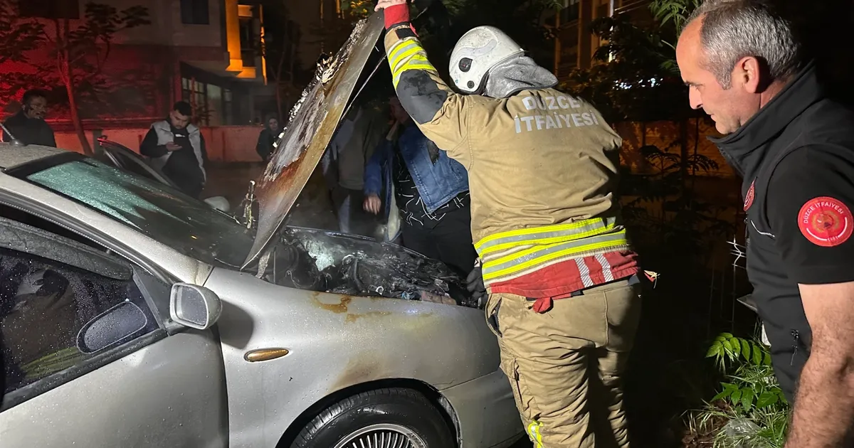 Düzce’de otoparkta otomobil alev aldı