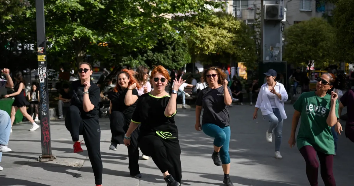Gençlik coşkusu Bornova sokaklarında yükseliyor