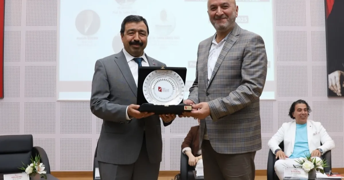 İzmir Kâtip Çelebi Üniversitesi tarafından aile paneli düzenlendi