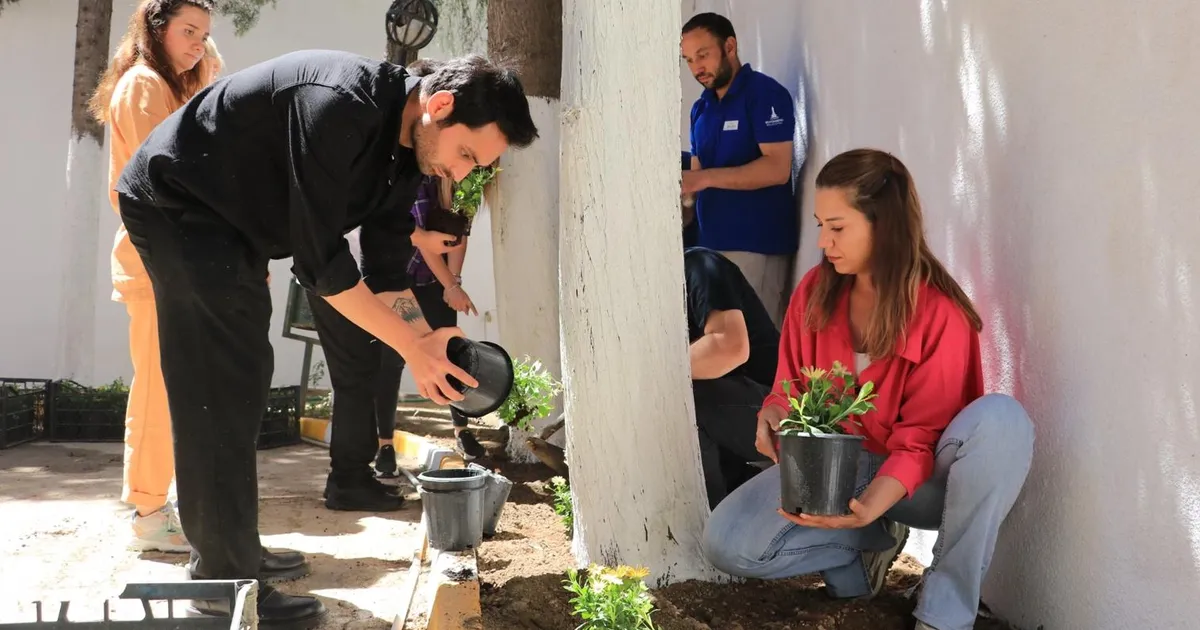 İzmir’de öğrenciler istedi Büyükşehir ekipleri yaptı