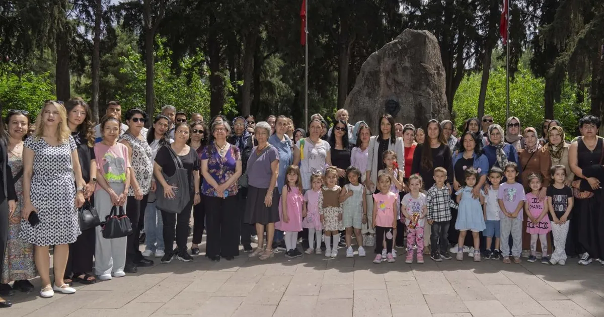 İzmirli annelere en özel kutlama