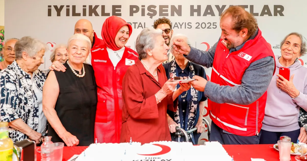 Kızılay’dan Anneler Günü’ne özel kutlama