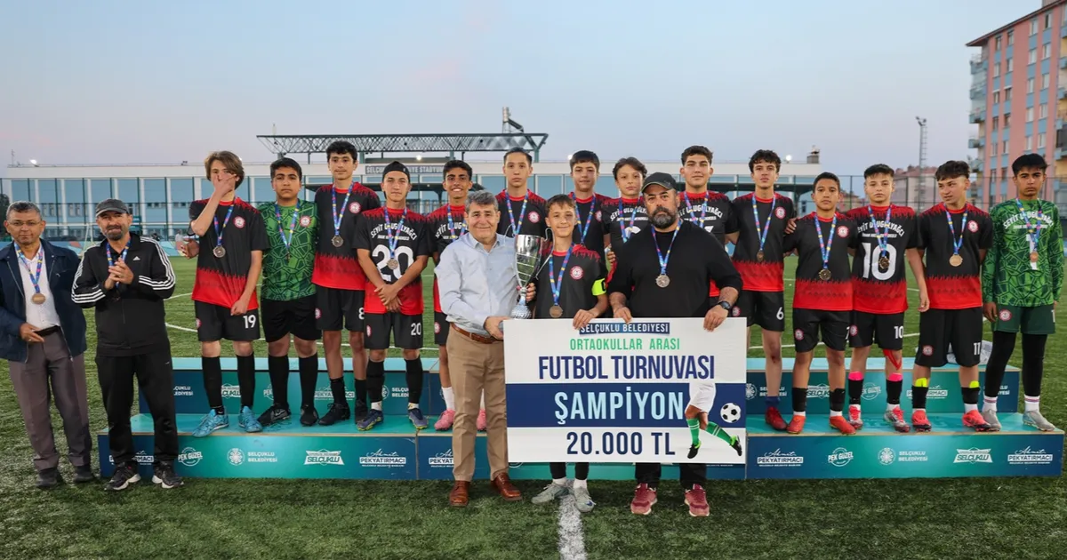 Konya Selçuklu’da ortaokulların futbol heyecanı