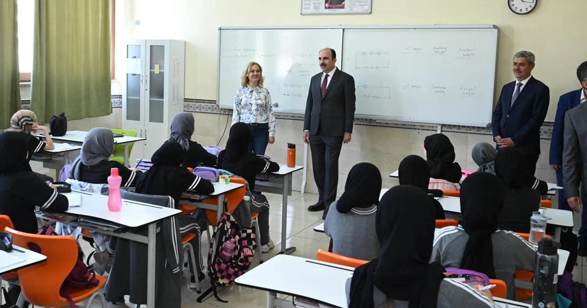 Konya’da Başkan Altay öğrencilerle buluştu
