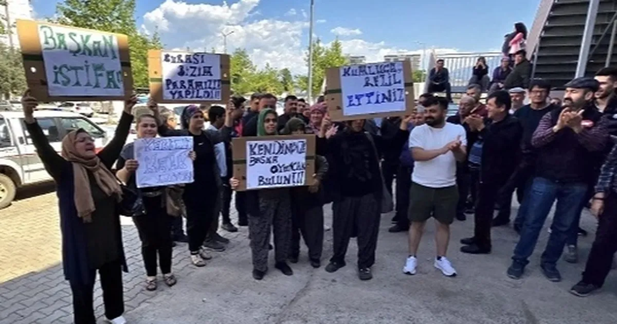 Kumluca Pazaryeri’nde esnaf-belediye gerilimi!