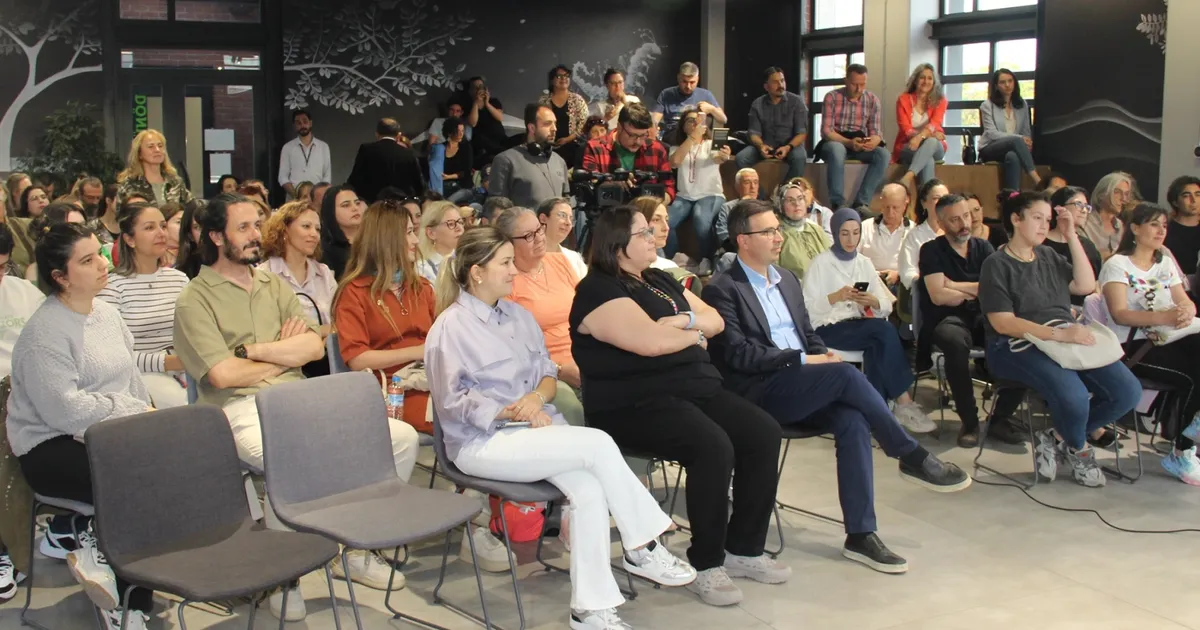 Latife Tekin Bursa Nilüfer’de okurlarıyla buluştu