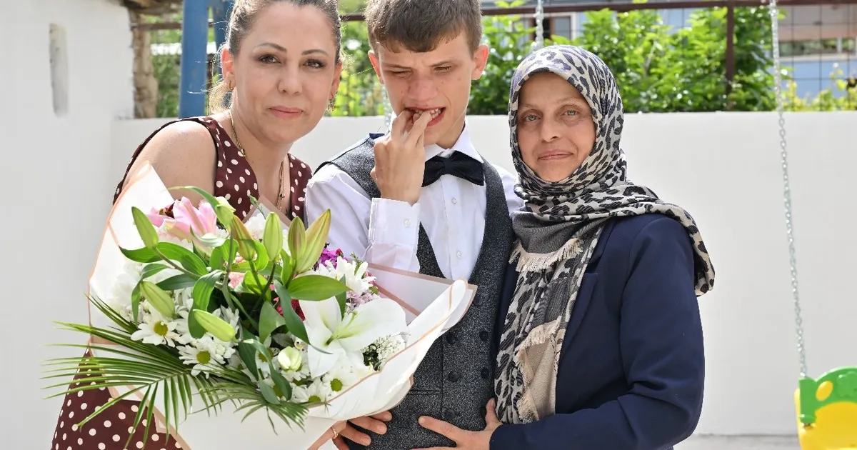 Manisa’da Anneler Günü’nde mutlu eden destek