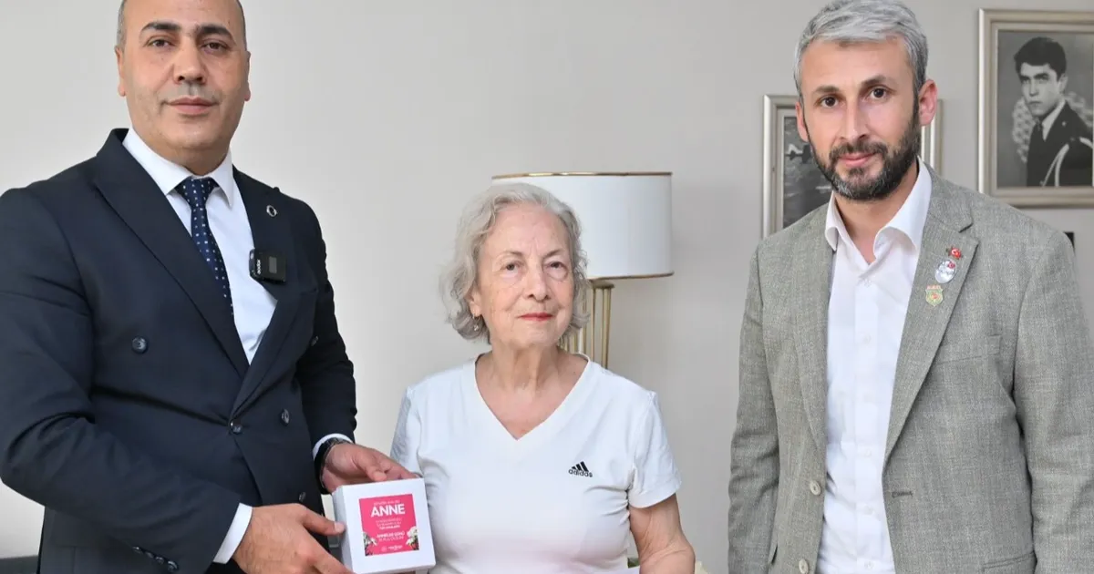Manisa’da şehit annelerine Anneler Günü ziyareti